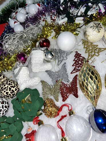 Yeni il oyuncaqları və bəzəkləri: Şəkildə gördüyünüz bütün yeni il oyuncaq və bəzəkləri hamısı birlikdə — 7