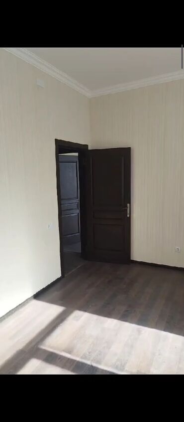 Köhnə tikili: 3 otaqlı mənzil – işıqlı və geniş planlama - Plan: girişdə uzun — 2