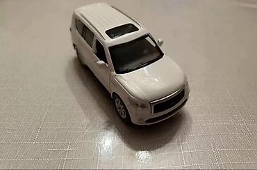 nerf satisi: Ağ rəngli metal oyuncaq SUV model maşın - Korpus: metal gövdə, detalı — 1
