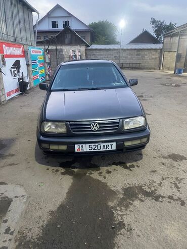 Volkswagen: Volkswagen Vento: 1992 г., 1.8 л, Механика, Газ, Седан