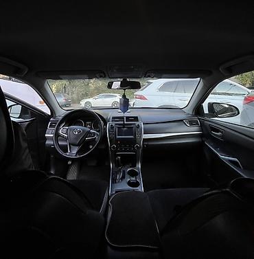 камри сидения: Toyota Camry SE, черный седан бизнес‑класса. Кузов и экстерьер: - — 4