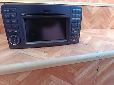 oka maşını: Mercedes-Benz orijinal multimedia/radio başlığı (NTG seriyası). Ön — 1