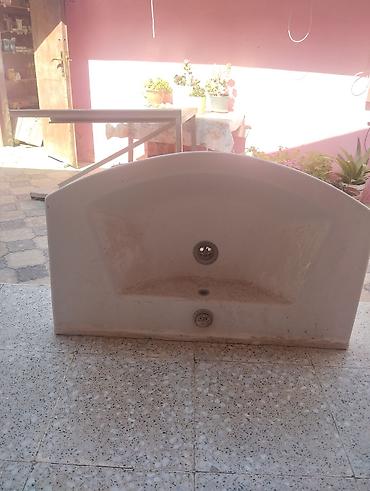 hamam ucun tulpan: Divar tipli keramika əl-üz yuma lavabosu və pedestal komplekti - — 2