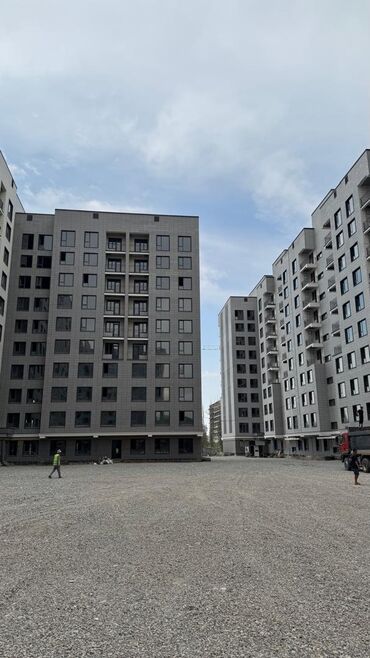 ак ордодон квартира керек: 1 бөлмө, 40 кв. м, Элитка, 3 кабат, ПСО (өзү оңдоп түзөтүп бүтүү үчүн)