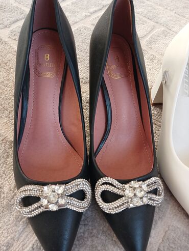 женские ботинки на каблуке: Туфли 39, цвет - Белый
