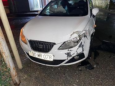 2008 ford transit: SEAT Ibiza, ağ rəng, sedanın/hetçbekin ön hissəsi zədəlidir. Bu — 1