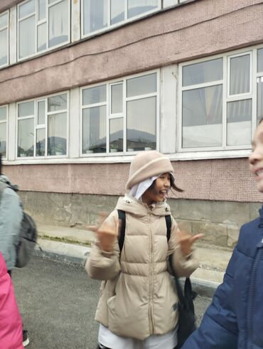 Пуховики и зимние куртки: Продам Тасниму за алькони