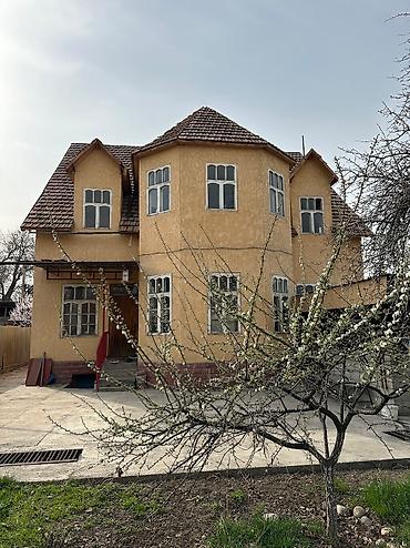 Продажа коттеджей и домов: 🏡 Продаётся 2-этажный дом в элитном районе Киргизия-1! ✨ Отличное — 4