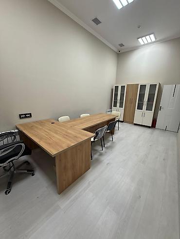 Ofis dəst mebeli: Ofis mebelləri dəsti - Resepsiyon stolu: Ön hissəsi ağ və taxta — 14