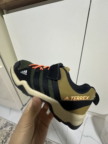 Детская обувь: Продается детские кроссовки оригинал adidas terrex В отличном