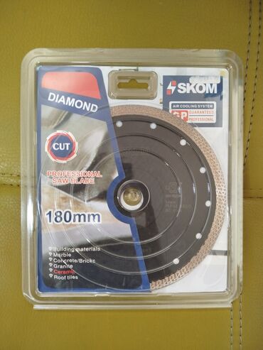 Mişarlar: SKOM markasının 180 mm-lik professional almaz kəsici disk. Mərmər