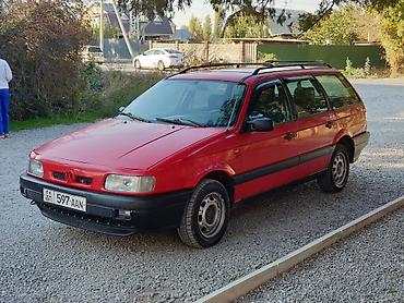 Volkswagen Passat: 1990 г., 1.8 л, Механика, Бензин, Универсал