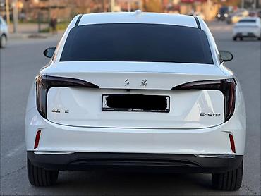 FAW: Elektrik sedan – Hongqi E-QM5 - Kuzov: aerodinamik xəttlərə malik ağ — 4