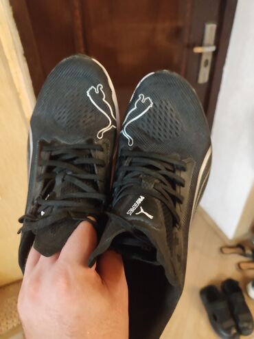 Ayaqqabılar: Satilir original puma firmasinin krossovkasi veziyyeti yaxsidi hec bir