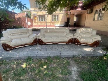 мебель горька: Срочно, срочно. Продаю комплект мягкой мебели из 3 диванов, б/у, в
