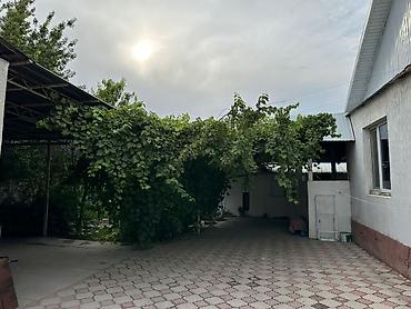 глобуса: 🏡 Продаётся уютный жилой дом в ж/м Ак-Босого 📍 Адрес: район «Глобус» — 3