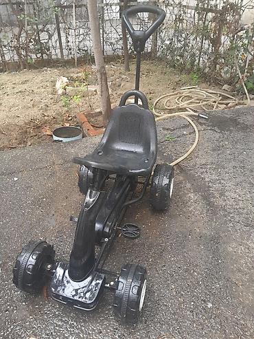 Uşaq dünyası: Uşaq üçün pedallı go-kart - Rəng: qara - 4 təkərli stabillik - — 2