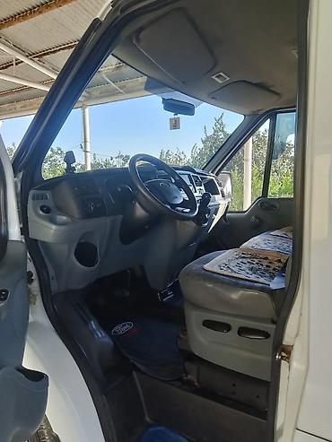 Ford: Ford Transit T350 panelvan Xüsusiyyətlər: - Kuzov: ağ rəngli, arxa — 2