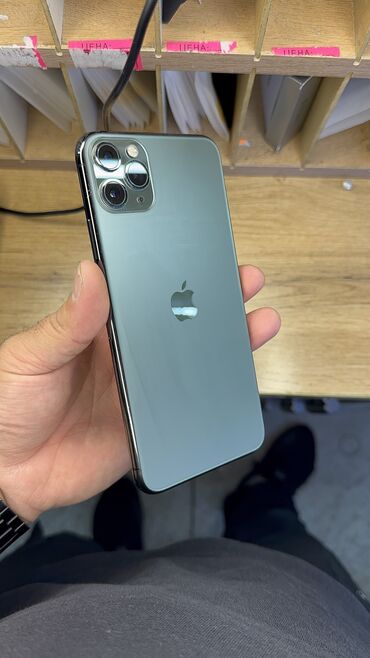 Apple iPhone: IPhone 11 Pro Max, Б/у, 256 ГБ, Защитное стекло, Чехол, 82 %