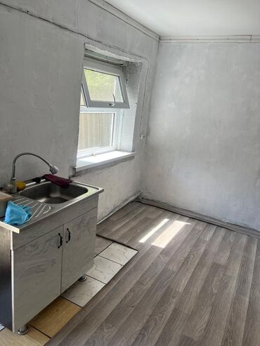 дом для большой компании: 30 м², 2 комнаты, Подвал, погреб, Забор, огорожен