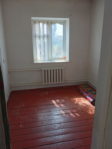 сдаю дом на длительный срок рядом просп жибек жолу бишкек: 59 м², 3 комнаты, Парковка, Сарай, Забор, огорожен