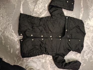 Пуховики и зимние куртки: Продается верхняя одежда бу в отличном состоянии по сом, при покупке — 8