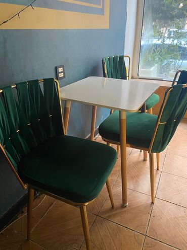 Masalar və oturacaqlar: Qonaq otağı üçün, İşlənmiş, Dördbucaq masa