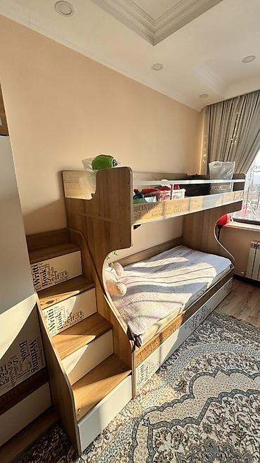 bunk bed: Двухъярусная детская кровать с лестницей-комодом и выкатными комодами — 1