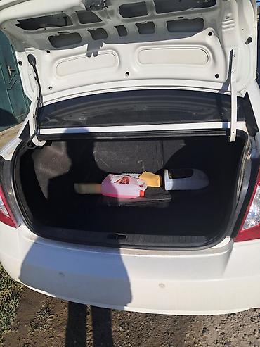 Hyundai: Hyundai Accent: 1.4 l | 2010 il Sedan — 5