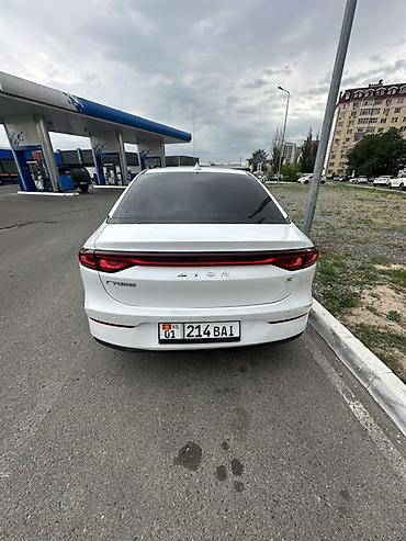 GAC: AION S — электрический седан белого цвета. Кузов и дизайн: - — 2