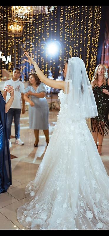 Donlar: Bu gözel bəxt gətirən Pronovias firmaya məxsus gəlinlik satılır — 3