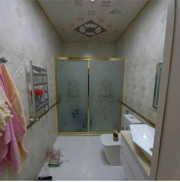 Duş kabinaları, arakəsmələr: Yeni Arakəsmə, Künc üçün, Pulsuz çatdırılma — 17