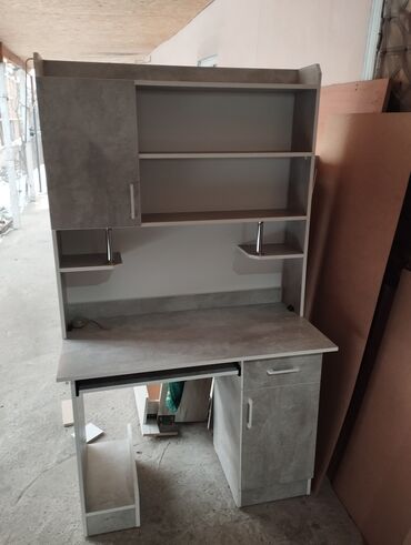 Компьютерные столы: Компьютерный стол, Новый, С полками — 13