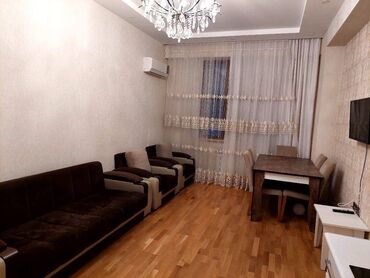 Uzunmüddətli kirayə mənzillər: Qaraev metrosuna yaxin 17 mertebeli binanın 3-cu mərtəbəsində — 1