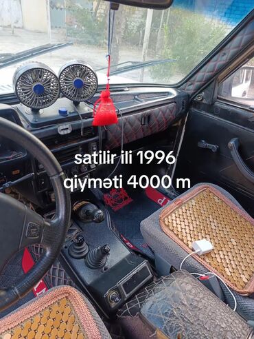 VAZ (LADA): Model: Lada Niva (VAZ 2121/21214 seriyası, 3 qapılı), ağ rəng. Gövde — 7