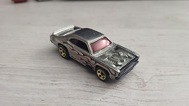 Модели автомобилей: Набор из 4 коллекционных миниатюр Hot Wheels (масштаб около 1:64): 1) — 1