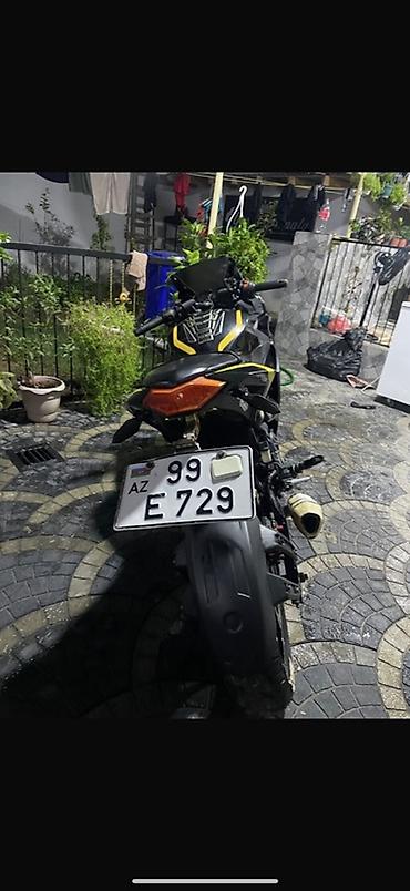 isma mirage: Sport tipli motosiklet – qara/sarı rəng kombinində, tam qapanıq ön — 4