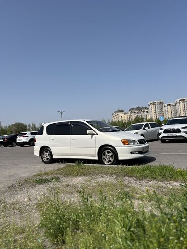 Toyota: Toyota Ipsum: 2000 г., 2 л, Автомат, Бензин, Минивэн — 2