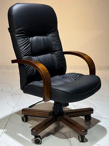 Офисные кресла: Офисное кресло, Б/у, С колесиками, цвет - Черный, Кожа, В рассрочку, Платная доставка — 3