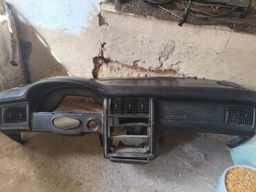 Audi: Audi 80: 1988 г., Седан — 17