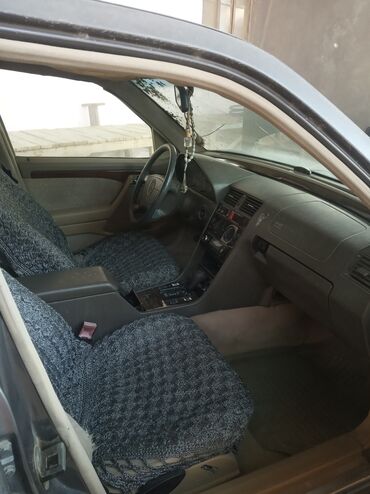 mercedes c63: Mercedes-Benz avtomobili ehtiyat hissələri üçün satılır. Salonu boz