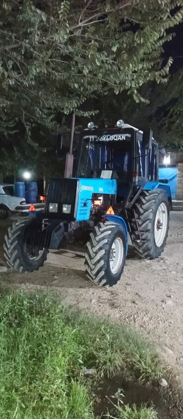 Paketləmə aparatları: Belarus MTZ-89.2 traktor - Marka/model: Belarus (MTZ) 89.2 - Rəng
