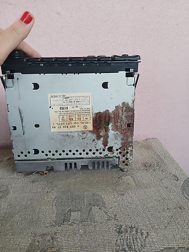 mercedes w210 cıhazlar: Mercedes-Benz orijinal avtomobil maqnitofonu (kasetli və radio) — 2