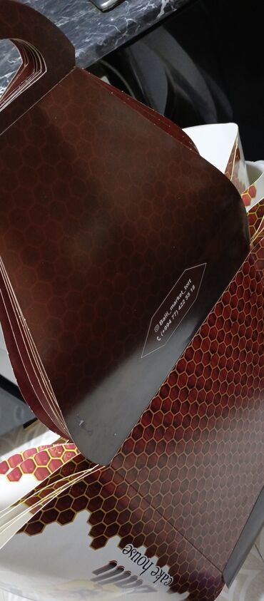 Tortlar: Tort qutuları. Şirniyyatlar. Tortlar. 1-ədədi 1azn 10 ədəd — 10