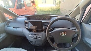срочно срочно продам машину: Toyota Voxy: 2004 г., 2 л, Бензин, Минивэн