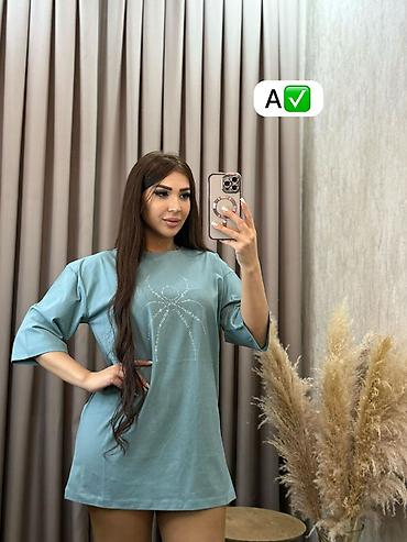 oversize tshirt: Qadın T-shirt kolleksiyası - Modellər: - Qara oversize T-shirt – ön — 9