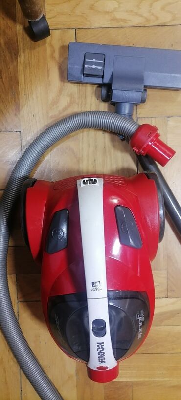 Klasični usisivači: Usisivač HOOVER bez kese kompletan dobar
Odlično vuče
 Mirjevo — 10