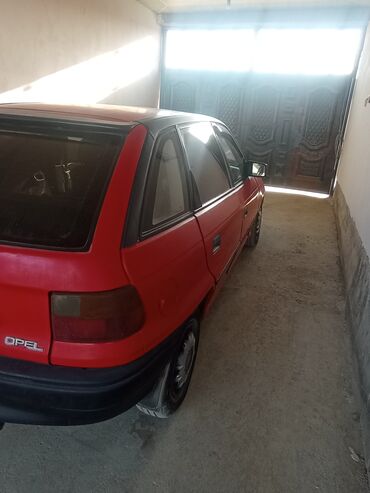 авто рынок: Opel Astra: 1993 г., 1.5 л, Механика, Бензин, Седан