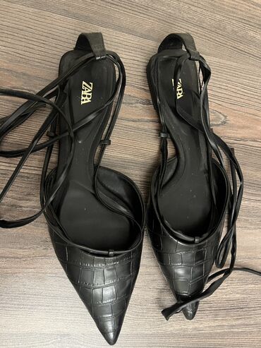Basanoşka və səndəllər: Zara, Ölçü: 36, rəng - Qara, Yeni — 1