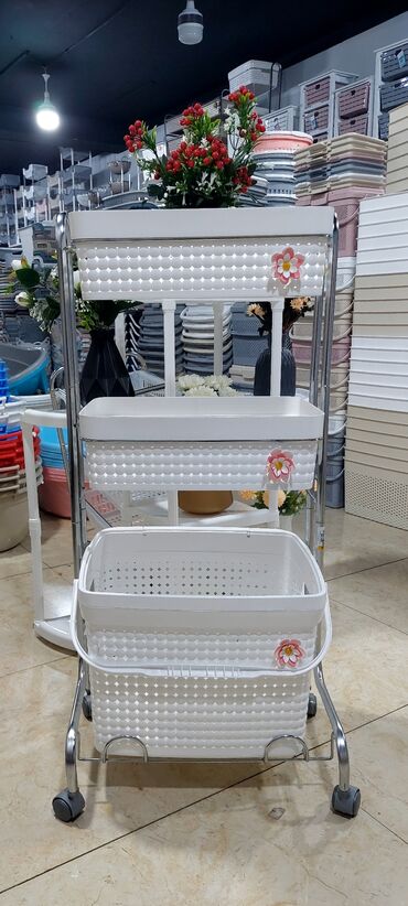 Digər qab-qacaq və mətbəx ləvazimatları: Meyvə-tərəvəz yiğmaq uçun polkalar 3 mertebe tekerli ve 4 mertebe — 7